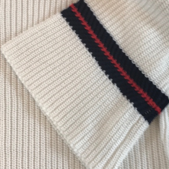 Cabi V-Neck Cable Sweater- Small - Picture 3 of 7